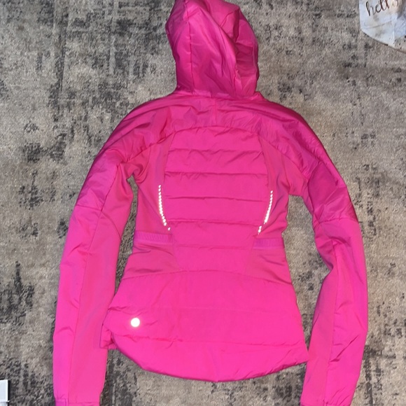 NWT Lululemon Down for It All Jacket In Sonic Pink - Picture 12 of 13